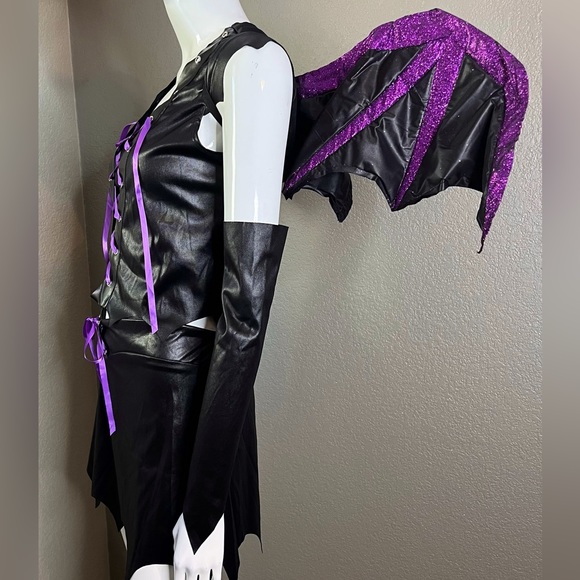 Bat / Vampire Vixen Costume with Wings - Picture 6 of 11